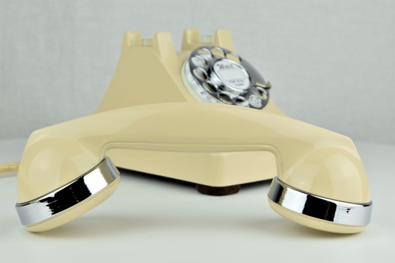 302 - Ivory - Chrome Trim